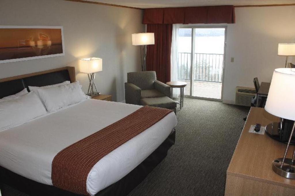 Holiday Inn Express Munising-Lakeview Hotel By Ihg Exterior photo