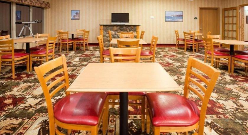 Holiday Inn Express Munising-Lakeview Hotel By Ihg Exterior photo
